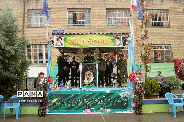 مانور پدافند غیرعامل در صبحگاه مشترک دانش‌آموزی