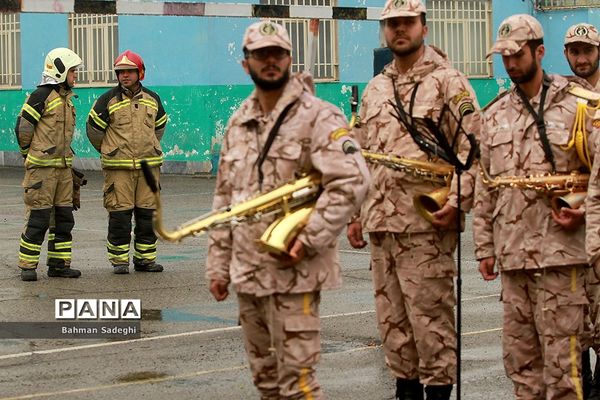 مانور پدافند غیرعامل در صبحگاه مشترک دانش‌آموزی