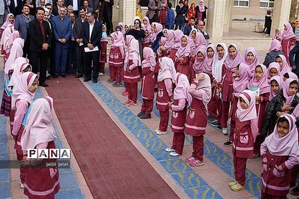 آغاز هفته کتاب ایران در دبستان طالبیان مقدم کاشان