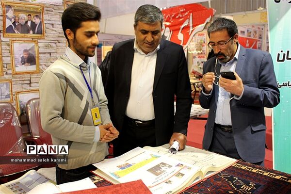 بازدید مدیرکل آموزش‌‌وپرورش استان کرمان از نمایشگاه مطبوعات