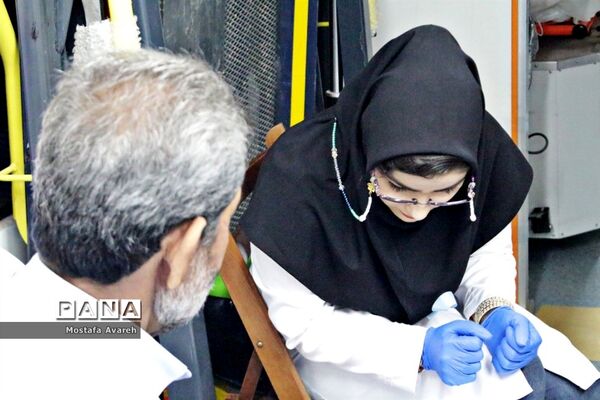 استقرار اتوبوس ارائه خدمات رایگان بهداشتی به‌مناسبت هفته ملی دیابت در پارک آزادگان بیرجند