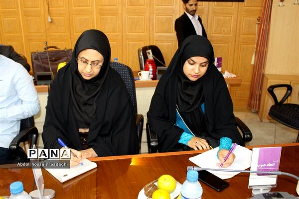 نشست خبری مدیرکل آموزش و پرورش استان بوشهر با اصحاب رسانه