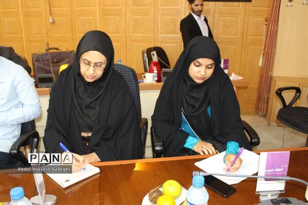 نشست خبری مدیرکل آموزش و پرورش استان بوشهر با اصحاب رسانه