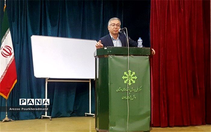 توکل به خدا، داشتن نظم، اراده، هدف و نیت صحیح از عوامل موفقیت می باشند