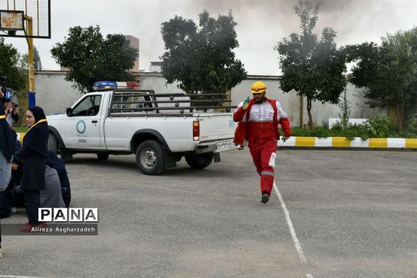 مانور زلزله در مدرسه طلیعه انقلاب بابلسر