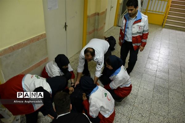 مانور زلزله در مدرسه طلیعه انقلاب بابلسر
