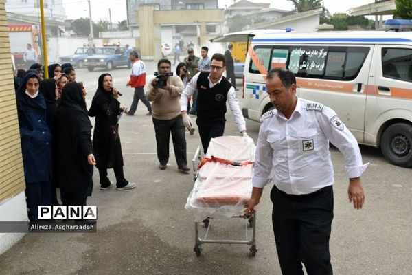 مانور زلزله در مدرسه طلیعه انقلاب بابلسر