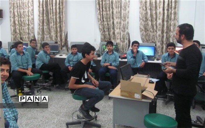 برگزاری کلاسهای مهارتی در دبیرستان شهید دکتر رمضانخانی دوره اول