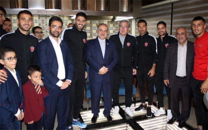 حضور وزیر ورزش و وزیر ارتباطات در اردوی پرسپولیس؛ سلطانی‌فر: پرسپولیس تا همینجا هم که رسیده از نظر مردم قهرمان است