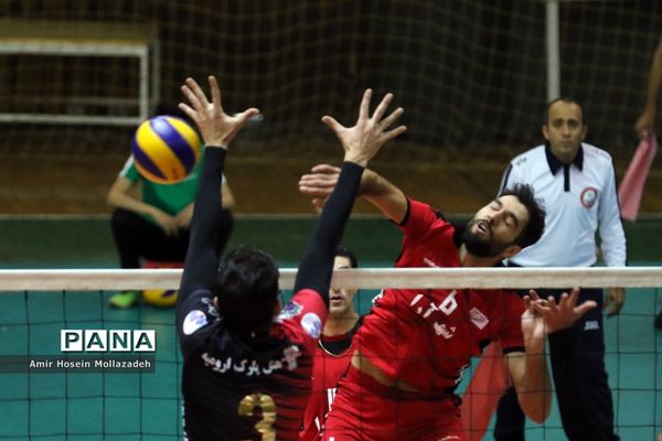 دیدار تیم های والیبال شهرداری ارومیه و شهرآرا مشهد