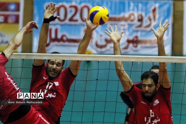 دیدار تیم های والیبال شهرداری ارومیه و شهرآرا مشهد