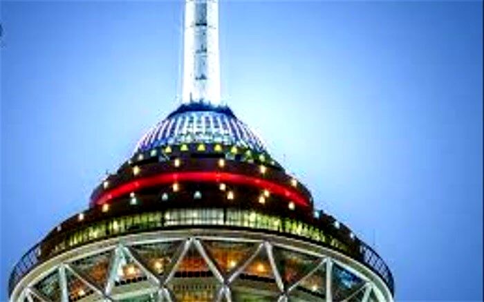 برج میلاد «قرمز» می‌شود