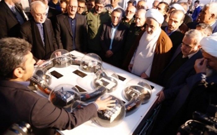 نمایشگاه دستاوردهای هسته ای و موشکی در قزوین افتتاح شد