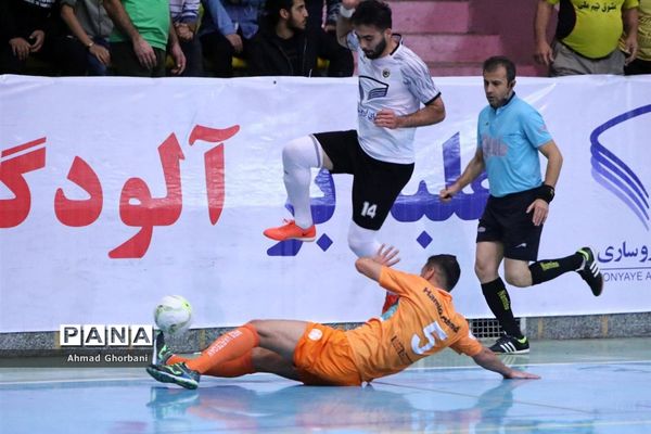 دیدار تیم‌های شهروند ساری و مس سونگون