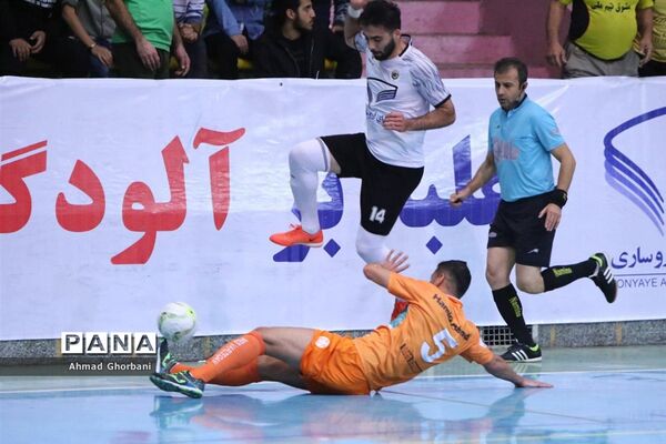 دیدار تیم‌های شهروند ساری و مس سونگون