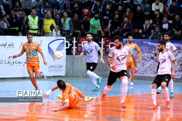دیدار تیم‌های شهروند ساری و مس سونگون