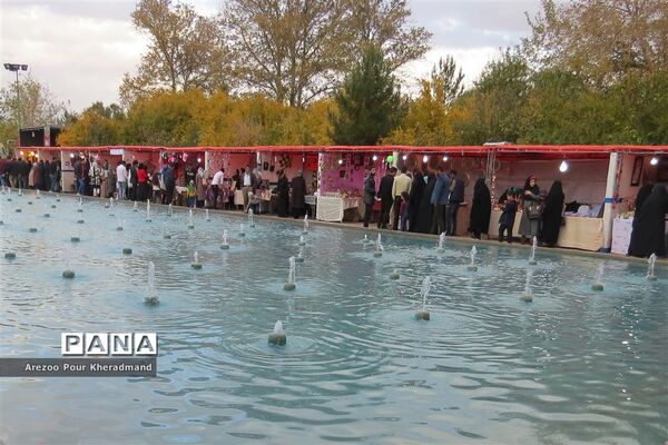 برگزاری جشنواره انار در باغ صدری شهرستان تفت در یزد