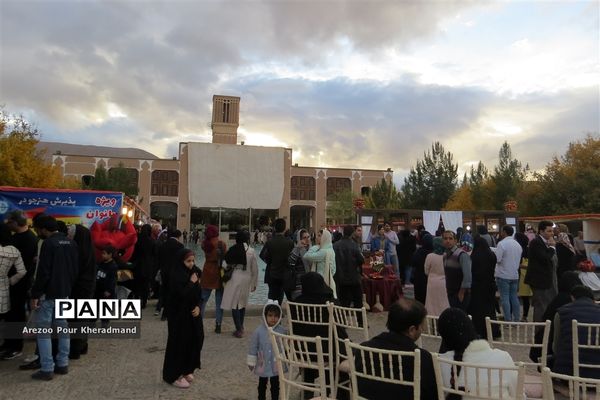 برگزاری جشنواره انار در باغ صدری شهرستان تفت در یزد