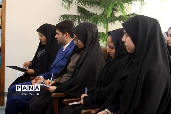 دیدار  دانش‌آموزان خبرنگار پانا با نماینده ولی فقیه در آذربایجان شرقی