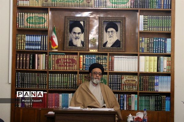 دیدار  دانش‌آموزان خبرنگار پانا با نماینده ولی فقیه در آذربایجان شرقی