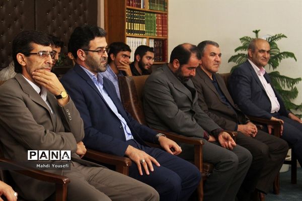 دیدار  دانش‌آموزان خبرنگار پانا با نماینده ولی فقیه در آذربایجان شرقی