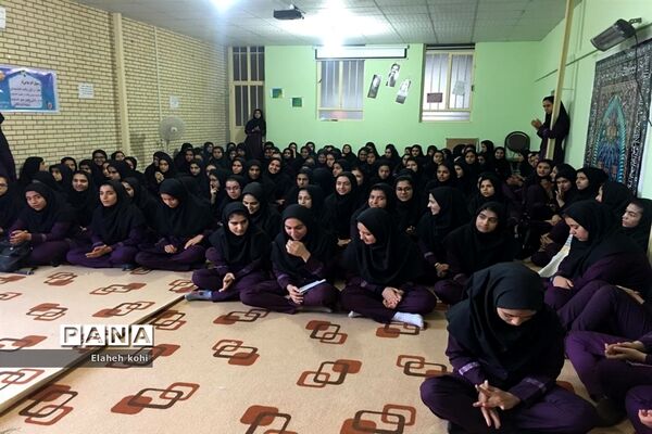 برگزاری مراسم تجلیل از دانش‌آموزان و جشن امام زمان