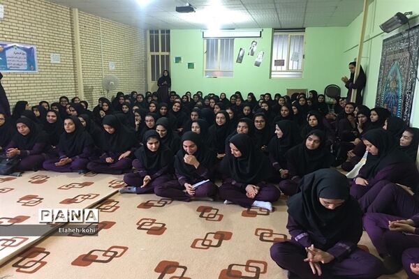 برگزاری مراسم تجلیل از دانش‌آموزان و جشن امام زمان