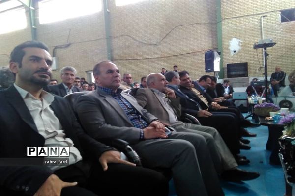 برگزاری جشنواره زعفران در شهر مشکان نی ریز