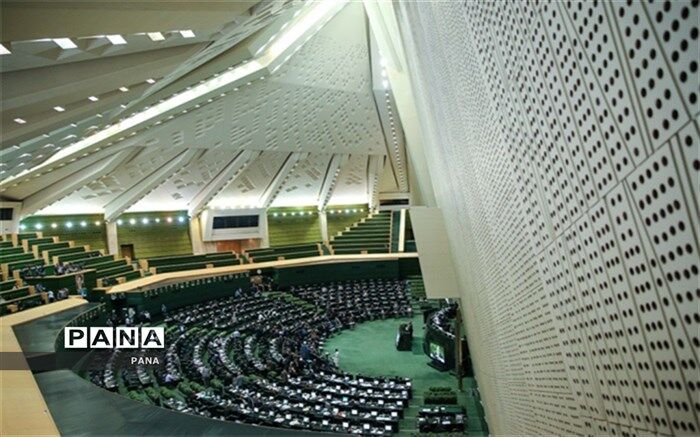 بررسی حقوق کارمندان دولت پشت درهای بسته مجلس