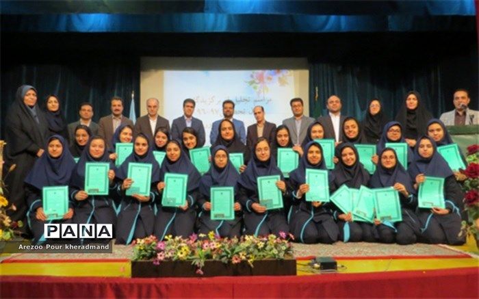 تجلیل از برگزیدگان دبیرستان فرزانگان دوره اول