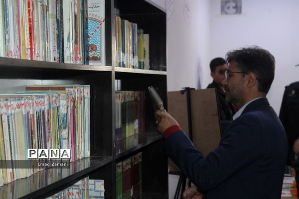 نواختن زنگ مطالعه و کتابخوانی در تایباد