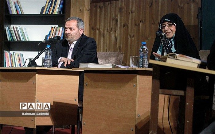 رئیس کتابخانه ملی: آموزش و پرورش خانواده همه مردم ایران است