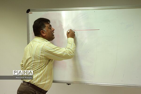 جلسه آموزشی توجیهی مسئولان سامانه جذب و سازماندهی پیشتازان استان‌های کشور