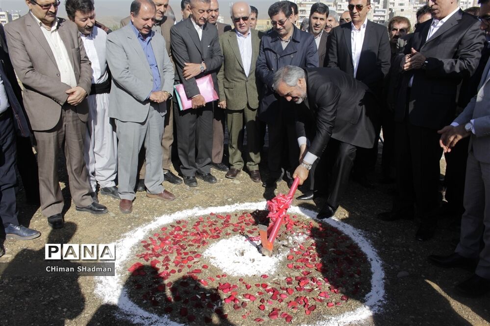مراسم کلنگ زنی احداث مجتمع فرهنگی آموزشی بنیاد خیریه صدر هاشمی نژاد در سنندج