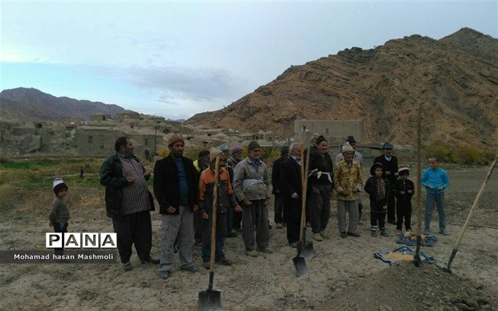مراسم سنتی کاشت گندم در روستای آرک خوسف برگزار شد