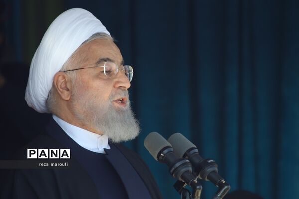استقبال مردم خوی از رئیس جمهوری