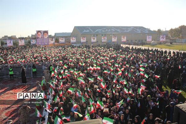 استقبال مردم خوی از رئیس جمهوری