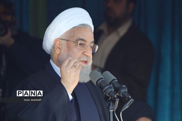 استقبال مردم خوی از رئیس جمهوری