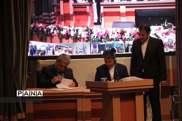 جلسه توسعه و برگزیدگان و افتتاح همزمان  پروژه‌های زیر بنایی و اقتصادی