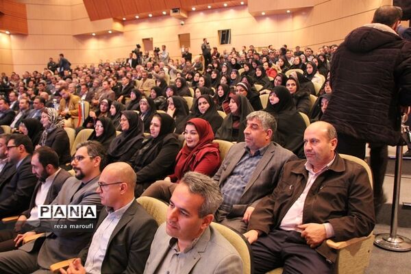 جلسه توسعه و برگزیدگان و افتتاح همزمان  پروژه‌های زیر بنایی و اقتصادی