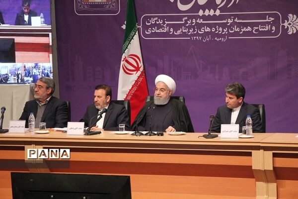 جلسه توسعه و برگزیدگان و افتتاح همزمان  پروژه‌های زیر بنایی و اقتصادی