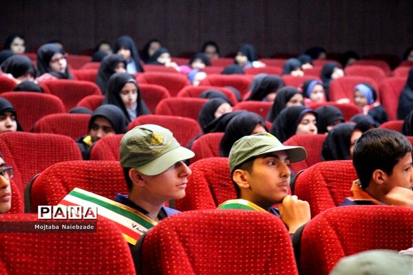 مراسم تجلیل و تکریم دانش‌آموزان پیشتاز حافظ قرآن