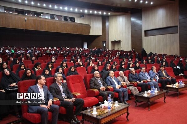 مراسم تجلیل و تکریم دانش‌آموزان پیشتاز حافظ قرآن