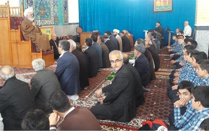نماینده ولی فقیه  استان زنجان:  احترام به معلمان بر همه ما واجب است