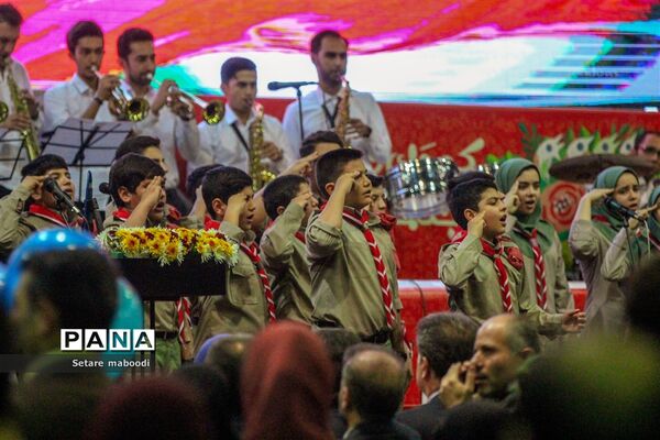 اجرای گروه ویژه پیشتازان همدان در مراسم افتتاحیه جشنواره بین‌المللی تئاتر کودک