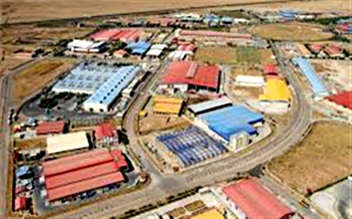 سرپرست سازمان صنایع کوچک: با صنعتگران تعامل می‌کنیم