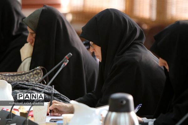 اولین نشست سرگروه مدیران دوره دوم متوسطه نظری مناطق نوزده‌گانه شهر تهران