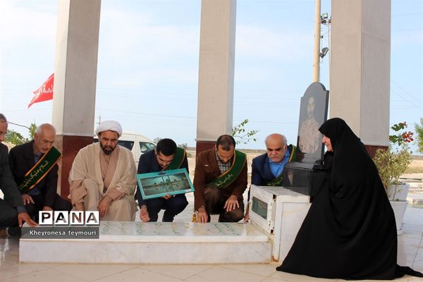 دیدار خادمین مسجد مقدس جمکران از خانواده شهید حرم استان بوشهر