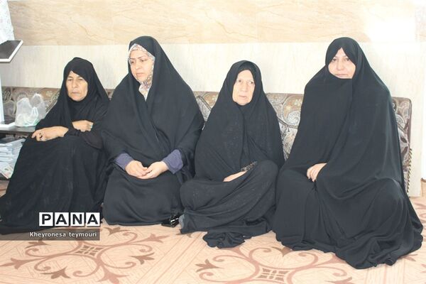 دیدار خادمین مسجد مقدس جمکران از خانواده شهید حرم استان بوشهر