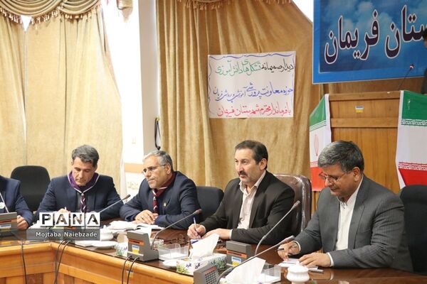 دیدار تشکل‌های دانش‌آموزی فریمان با فرماندار این شهرستان